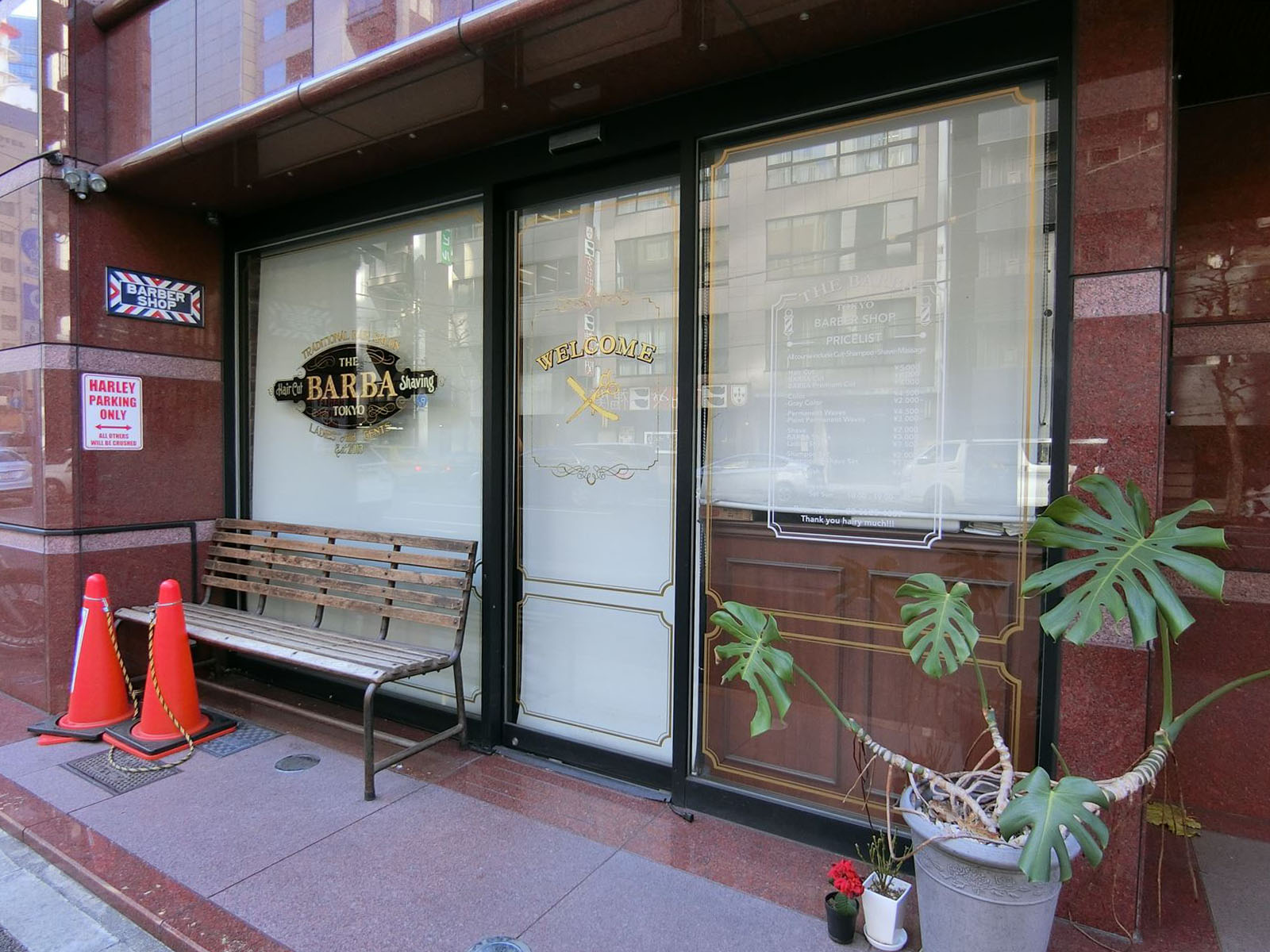 1階の床屋