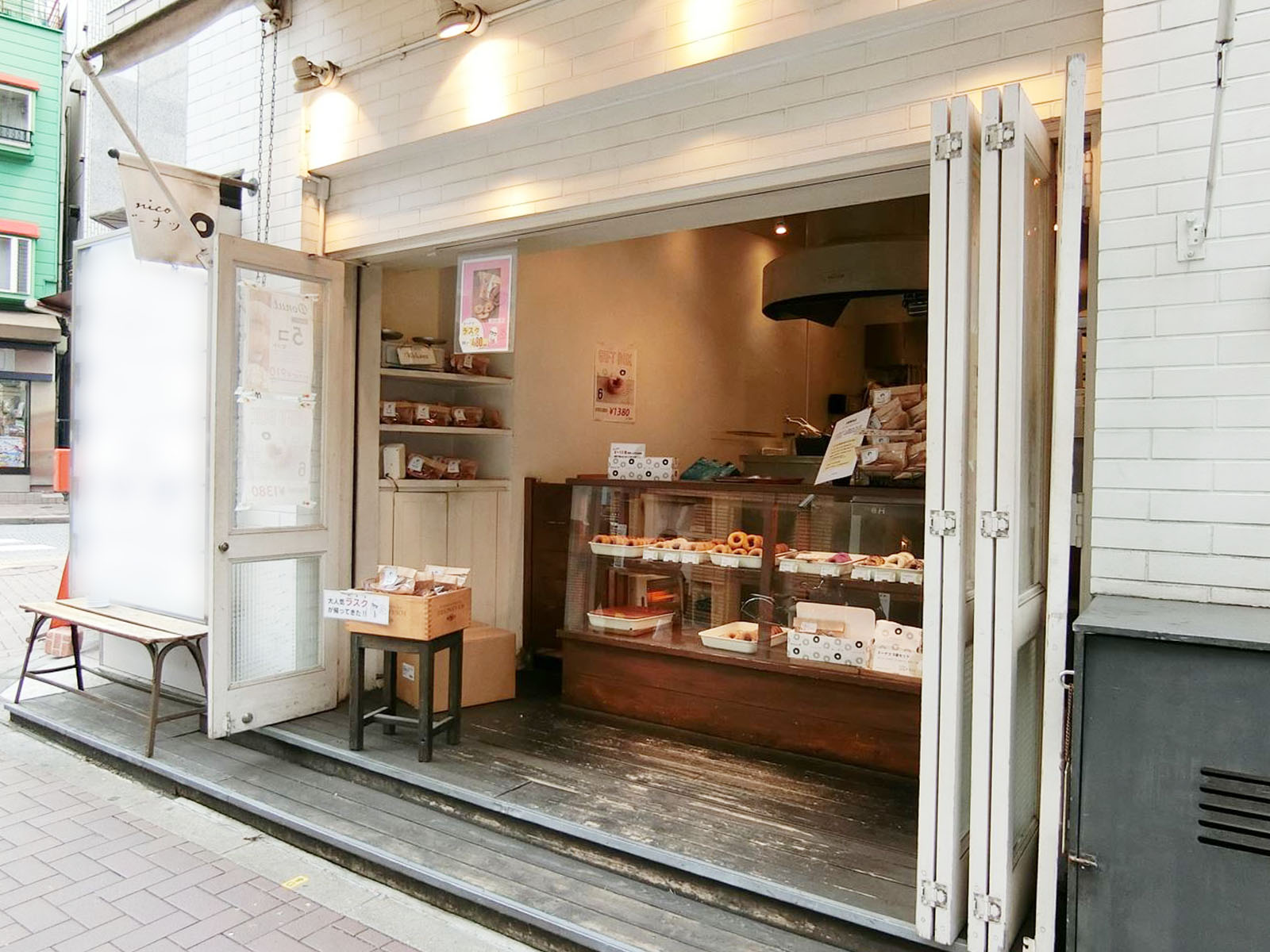 1階のドーナツ店