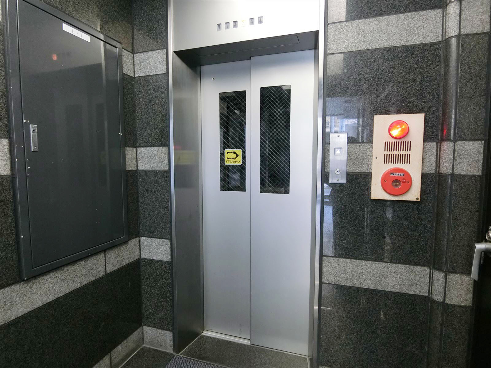 エレベーター