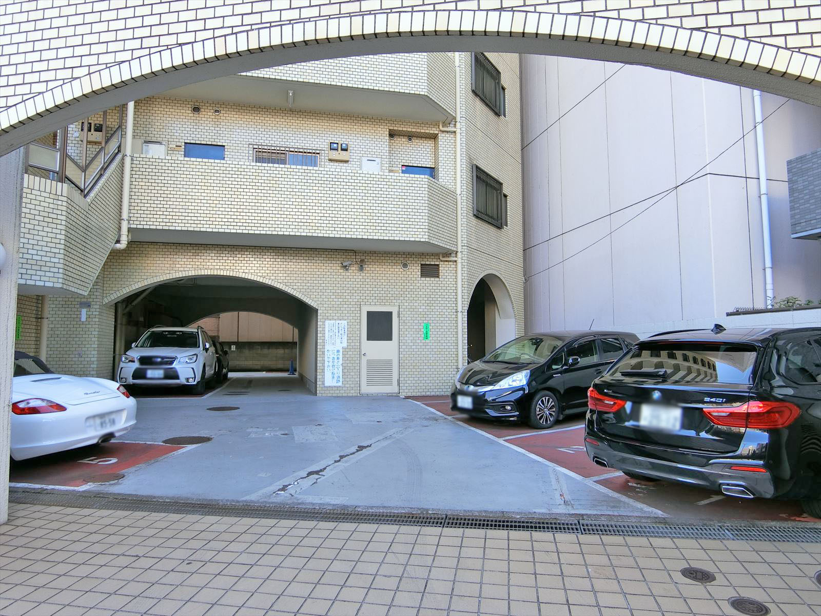 駐車場併設