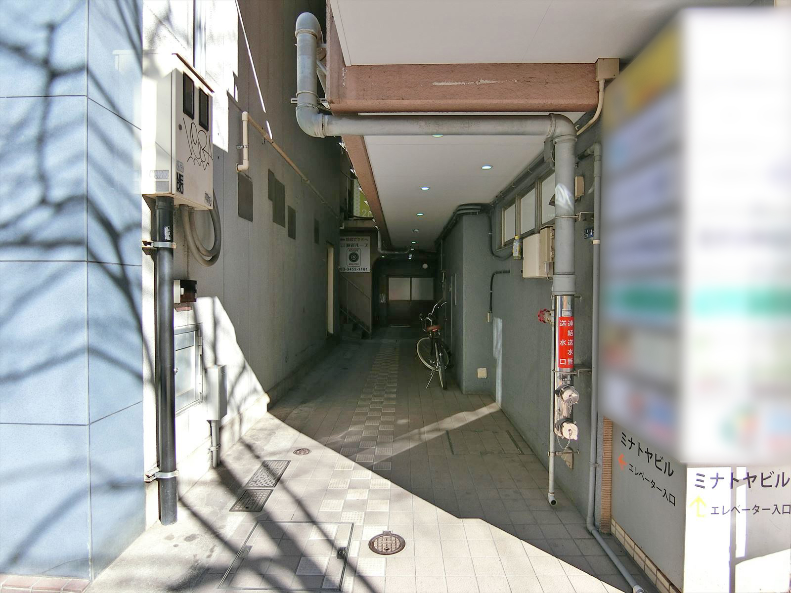 オフィス出入り口