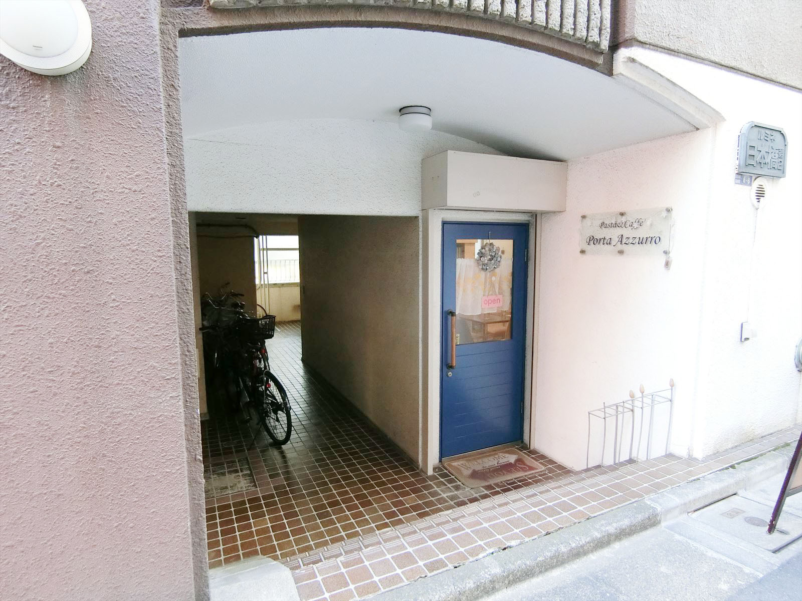 オフィスビル出入口