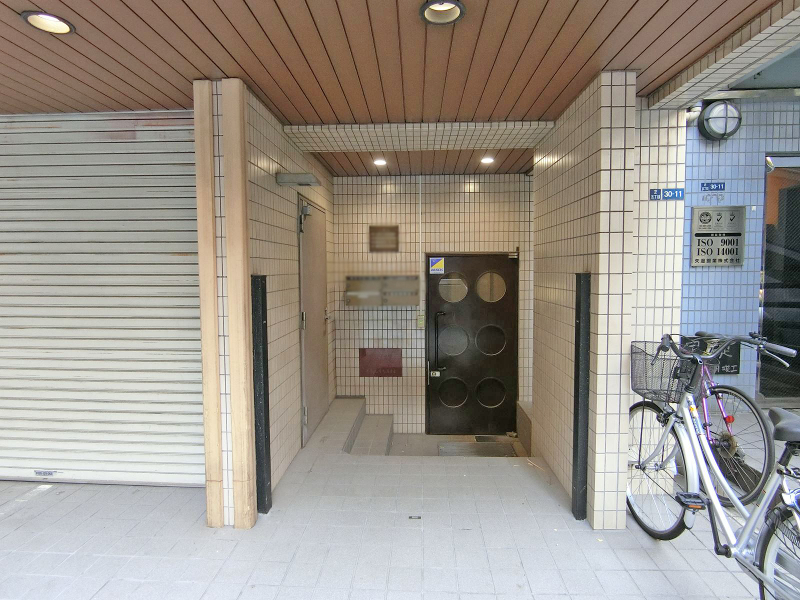 オフィス出入り口