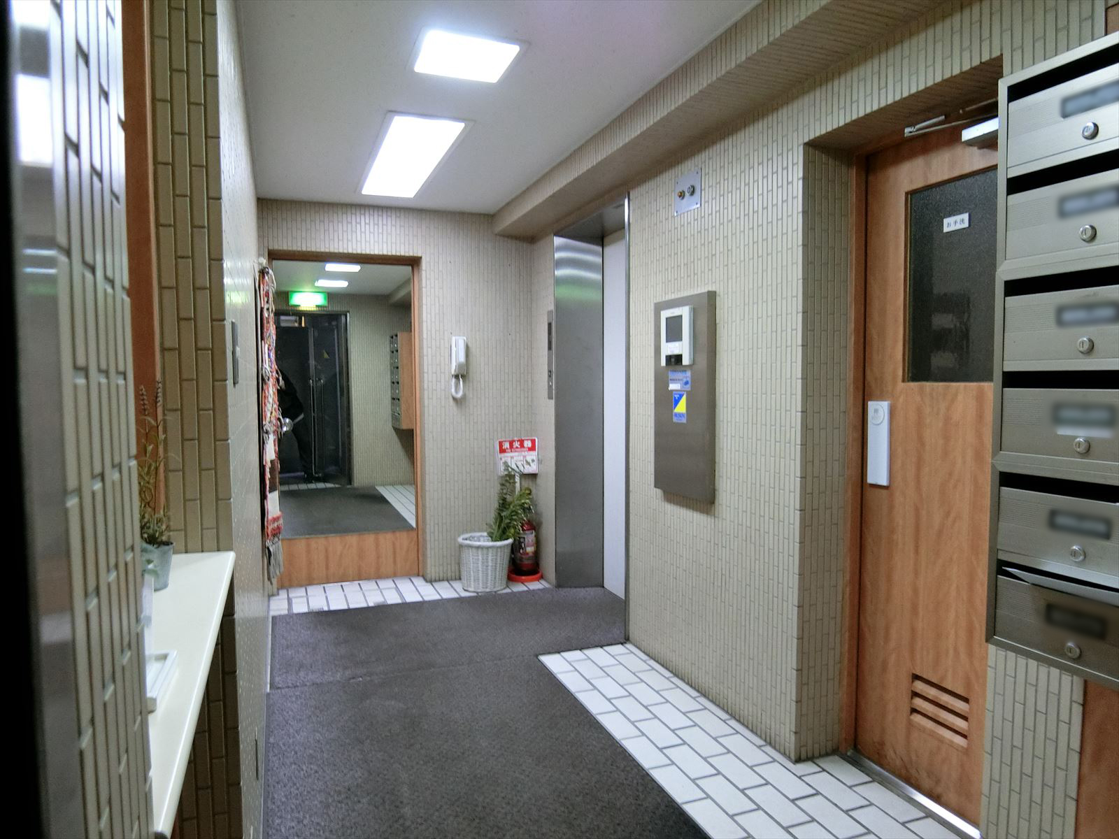 エレベーター前のスペース
