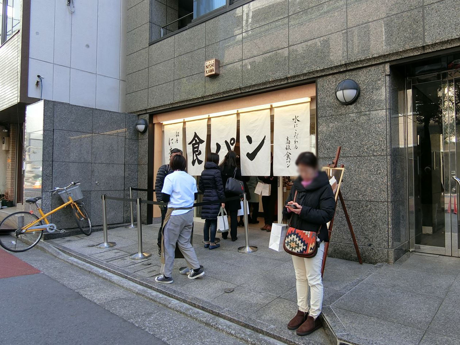 1階は食パン専門店