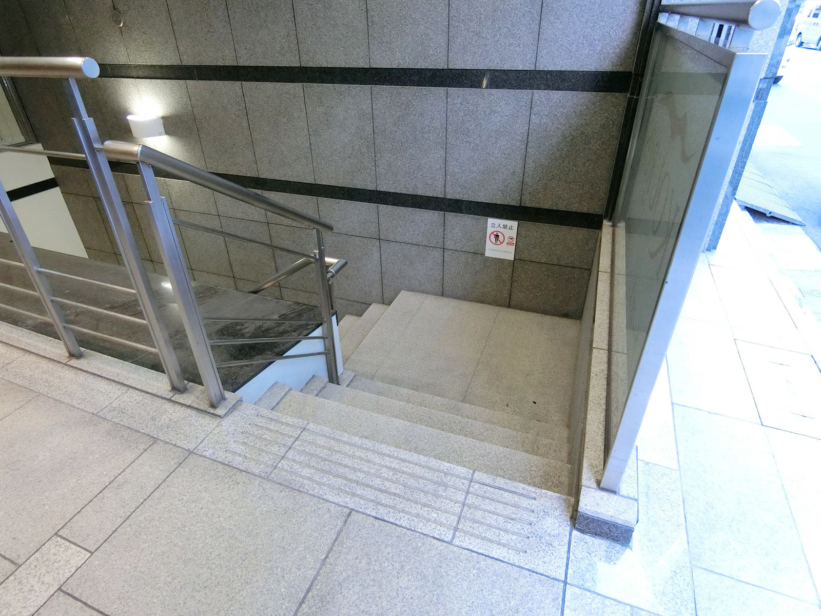 地下への階段