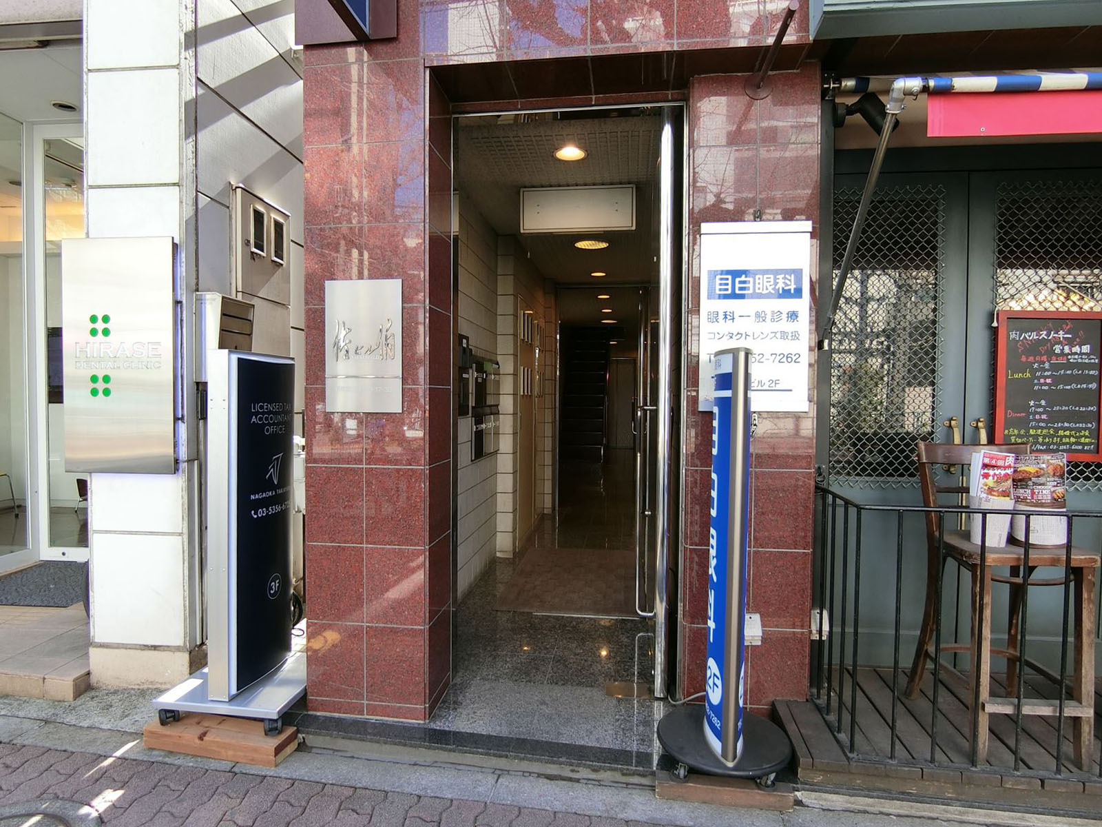 オフィスビル出入口