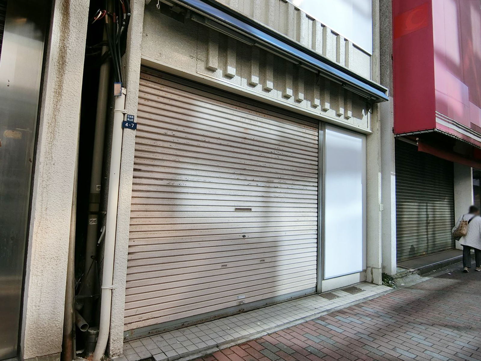 オフィスビル出入り口