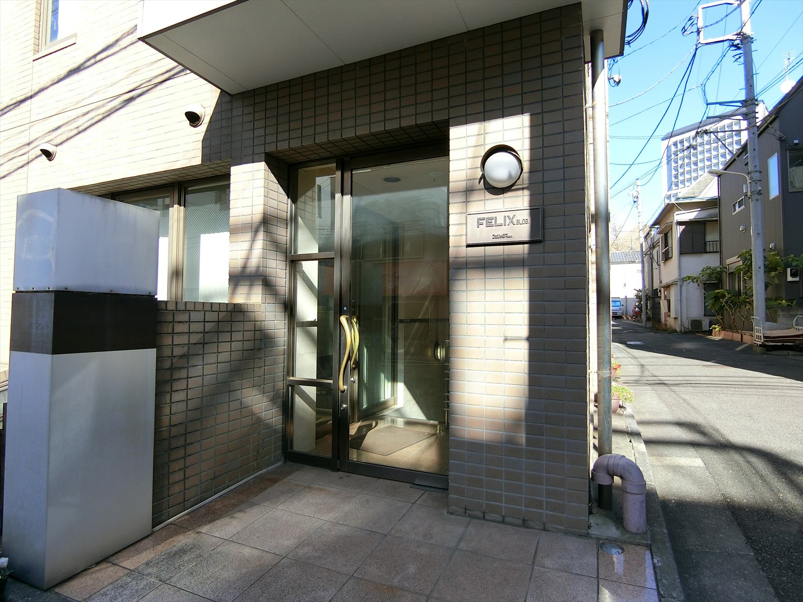 オフィスビル出入口