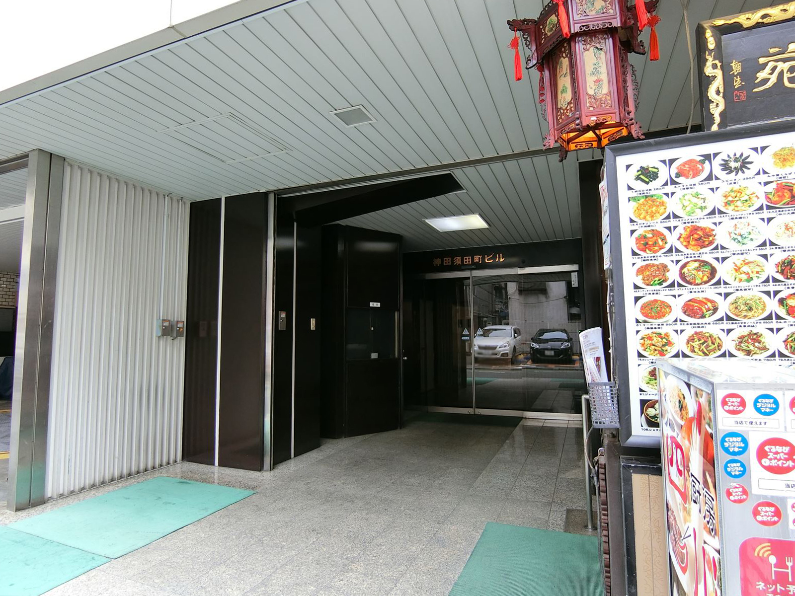 オフィスビル出入口