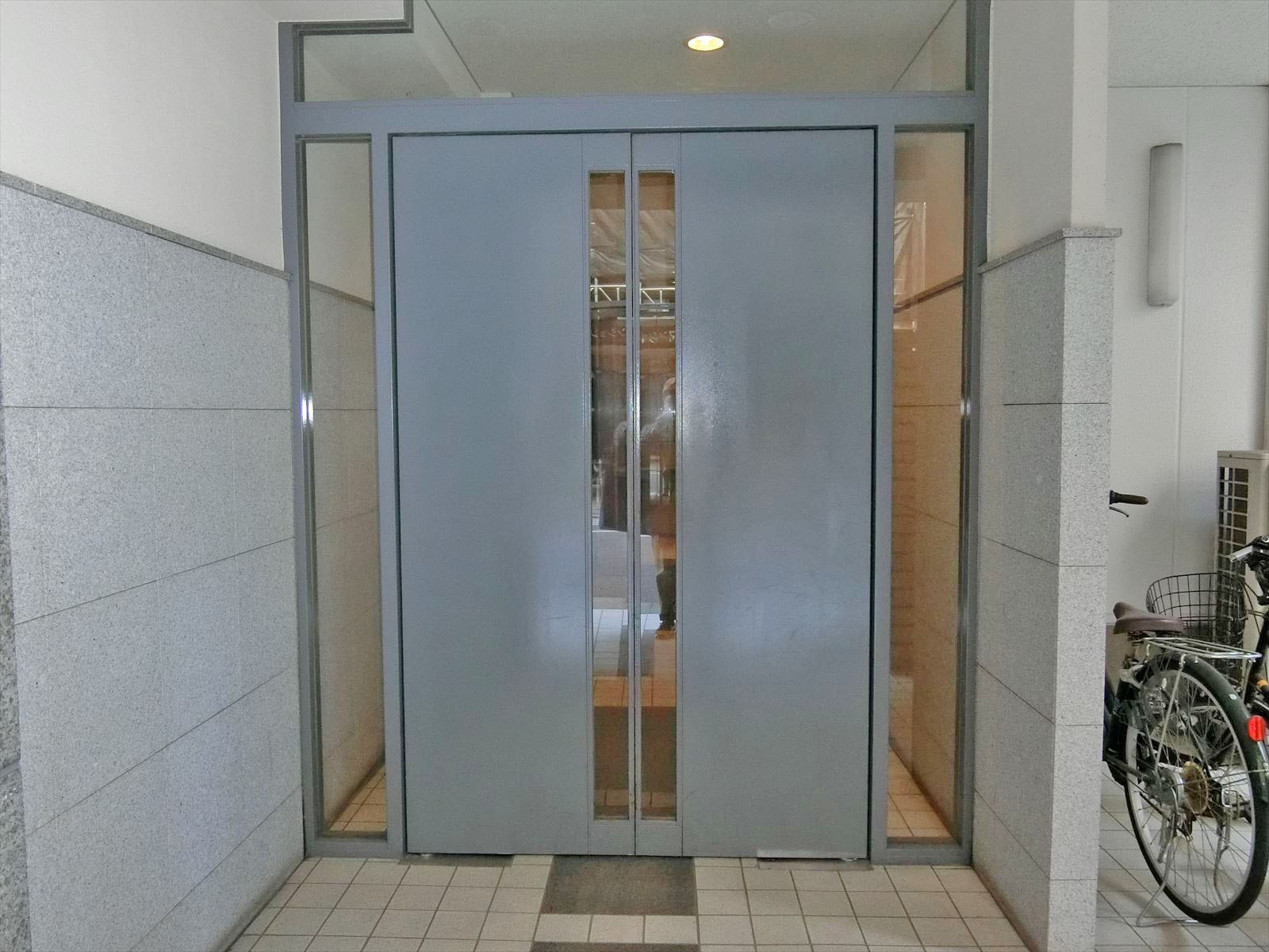 オフィス出入口