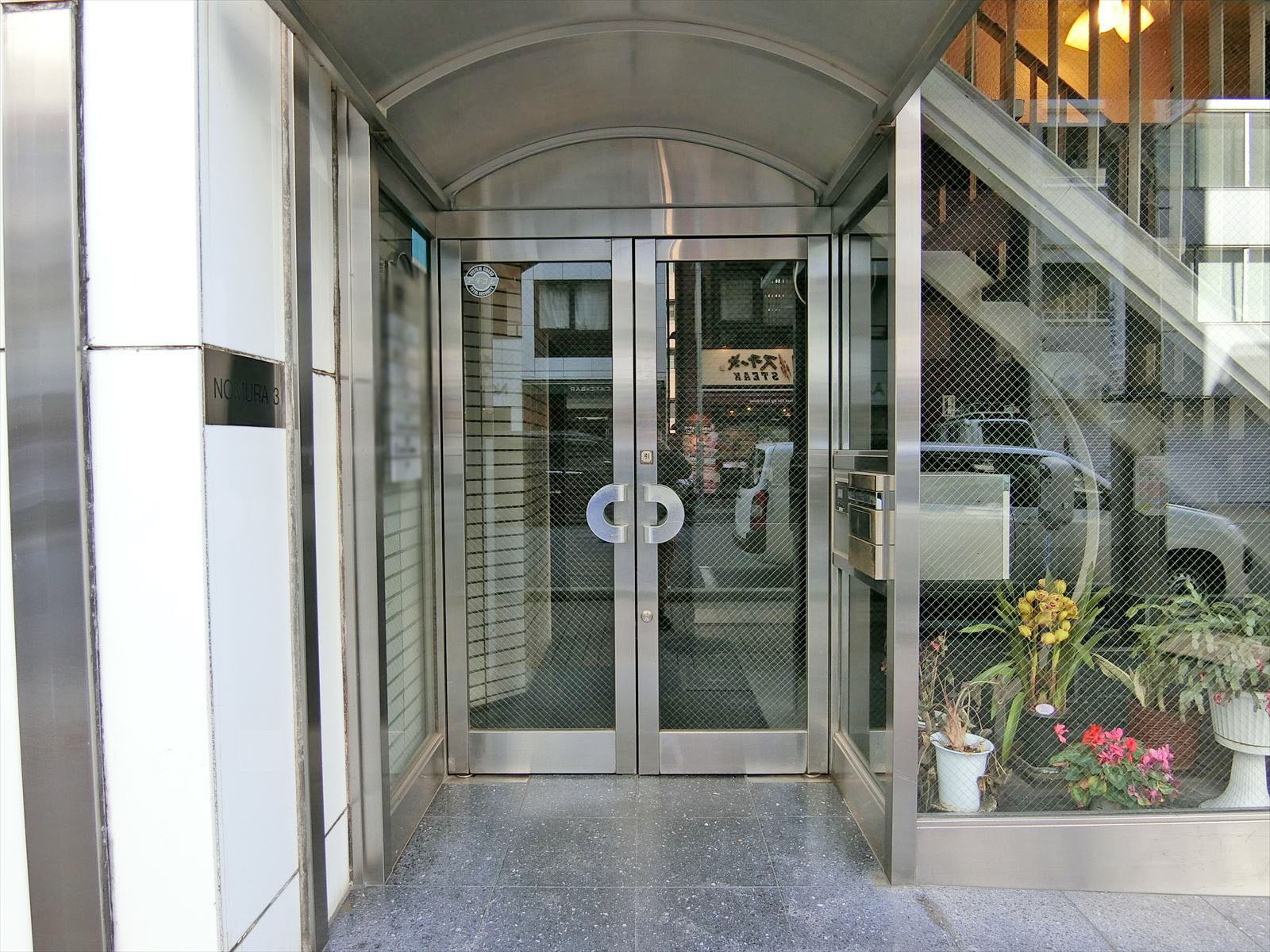 オフィス出入り口
