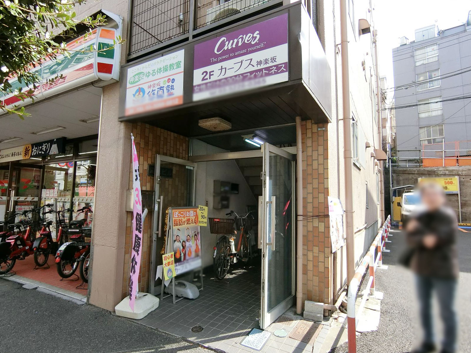 オフィスビル出入り口