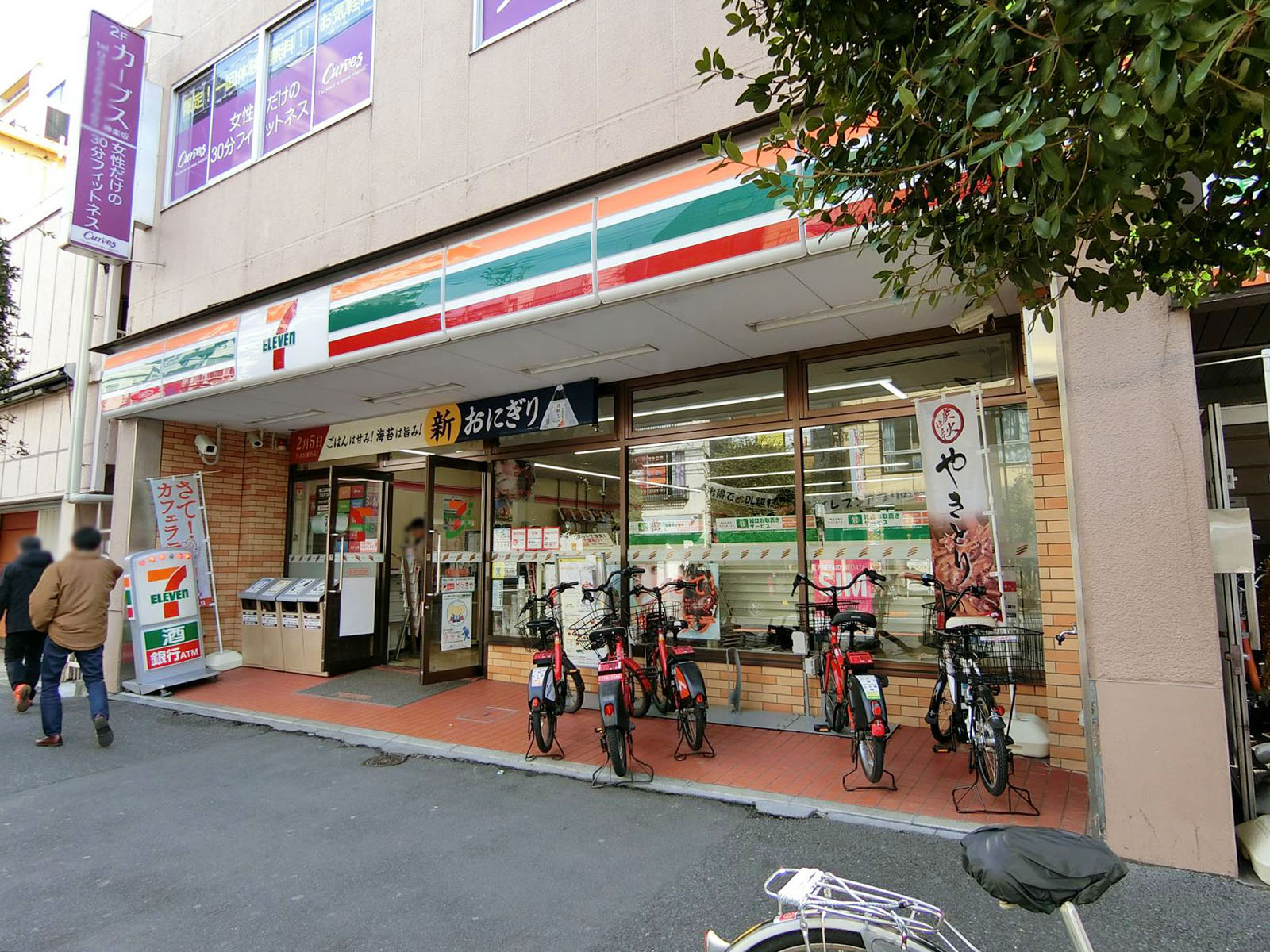 1階のセブンイレブン新宿岩戸町店