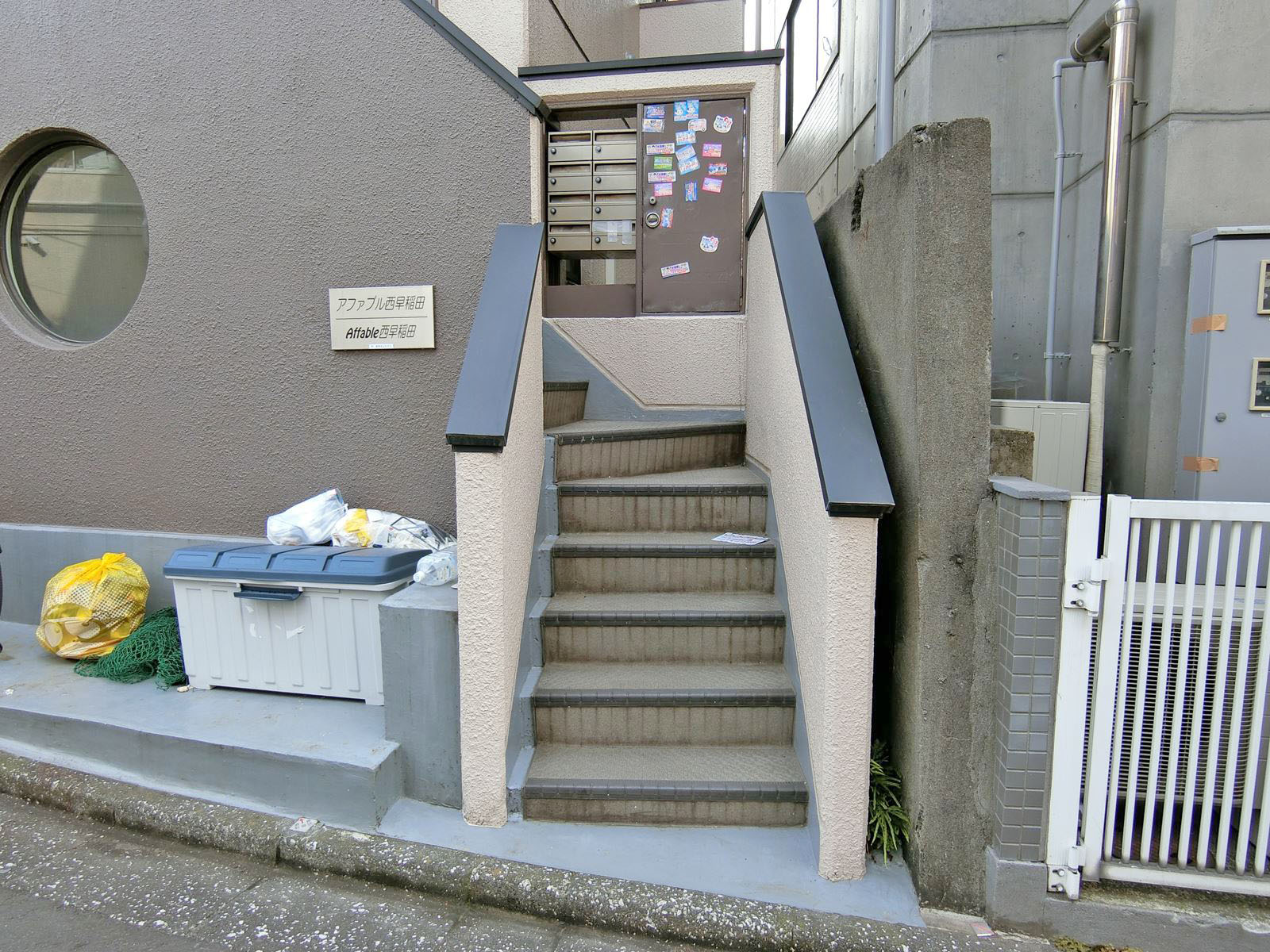オフィス出入口