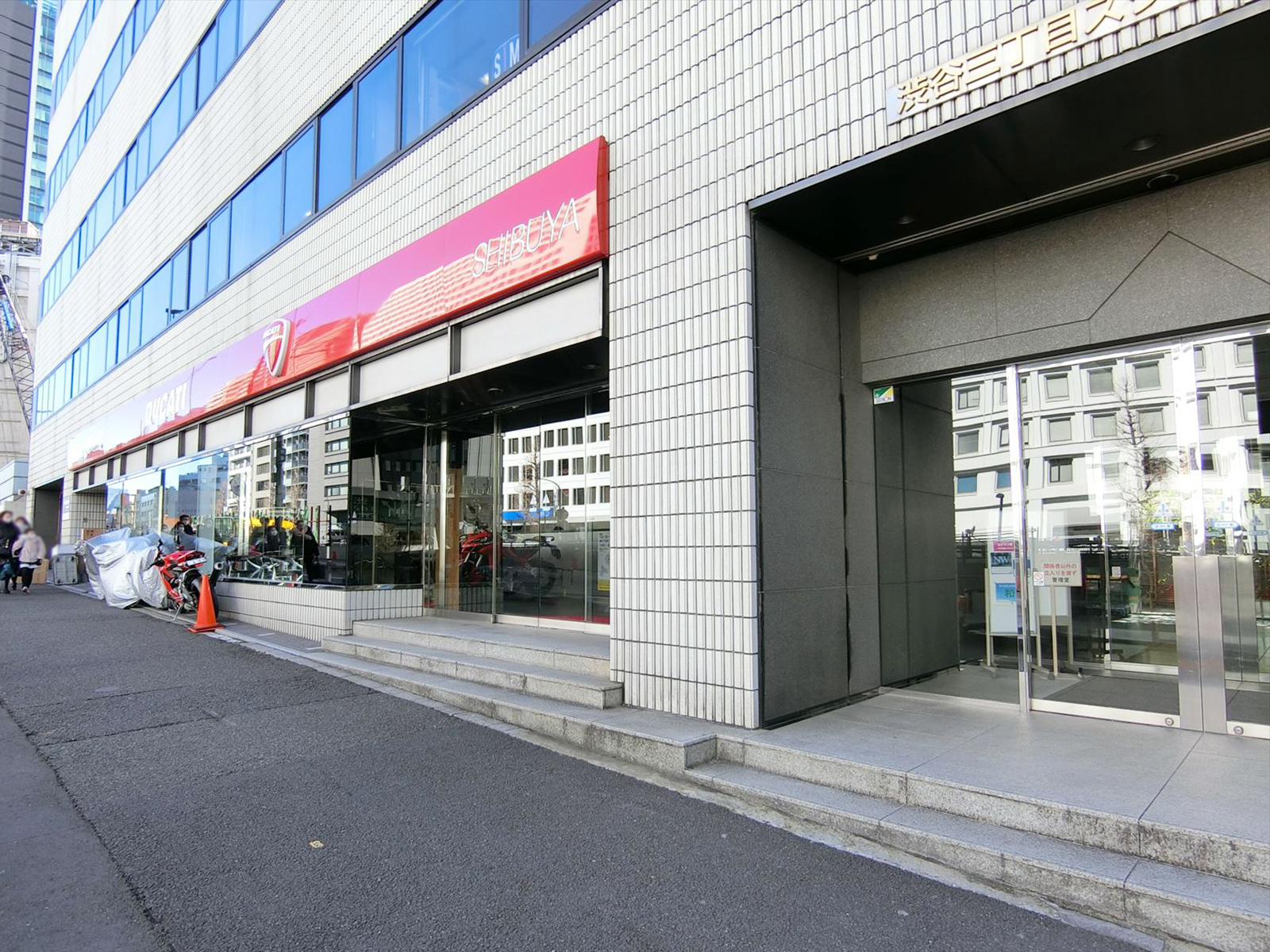 1階テナントの様子