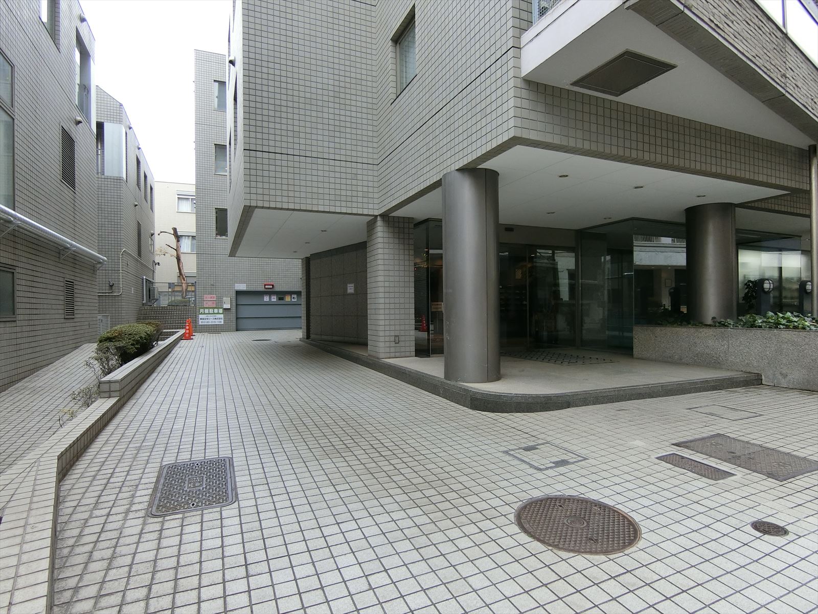 オフィスビルエントランス
