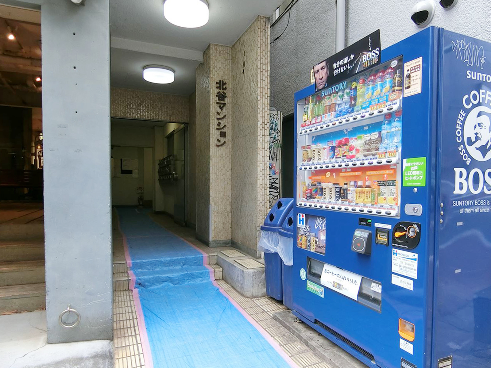 オフィスビル入り口