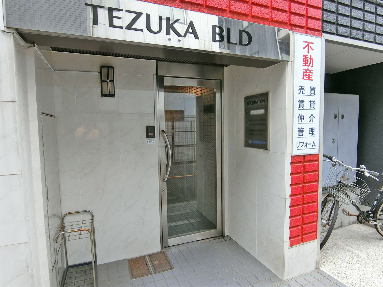 オフィス出入口