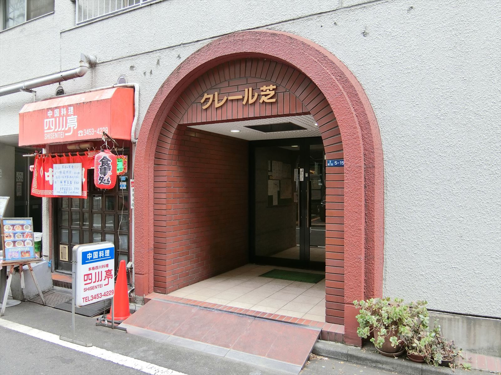 オフィス出入口