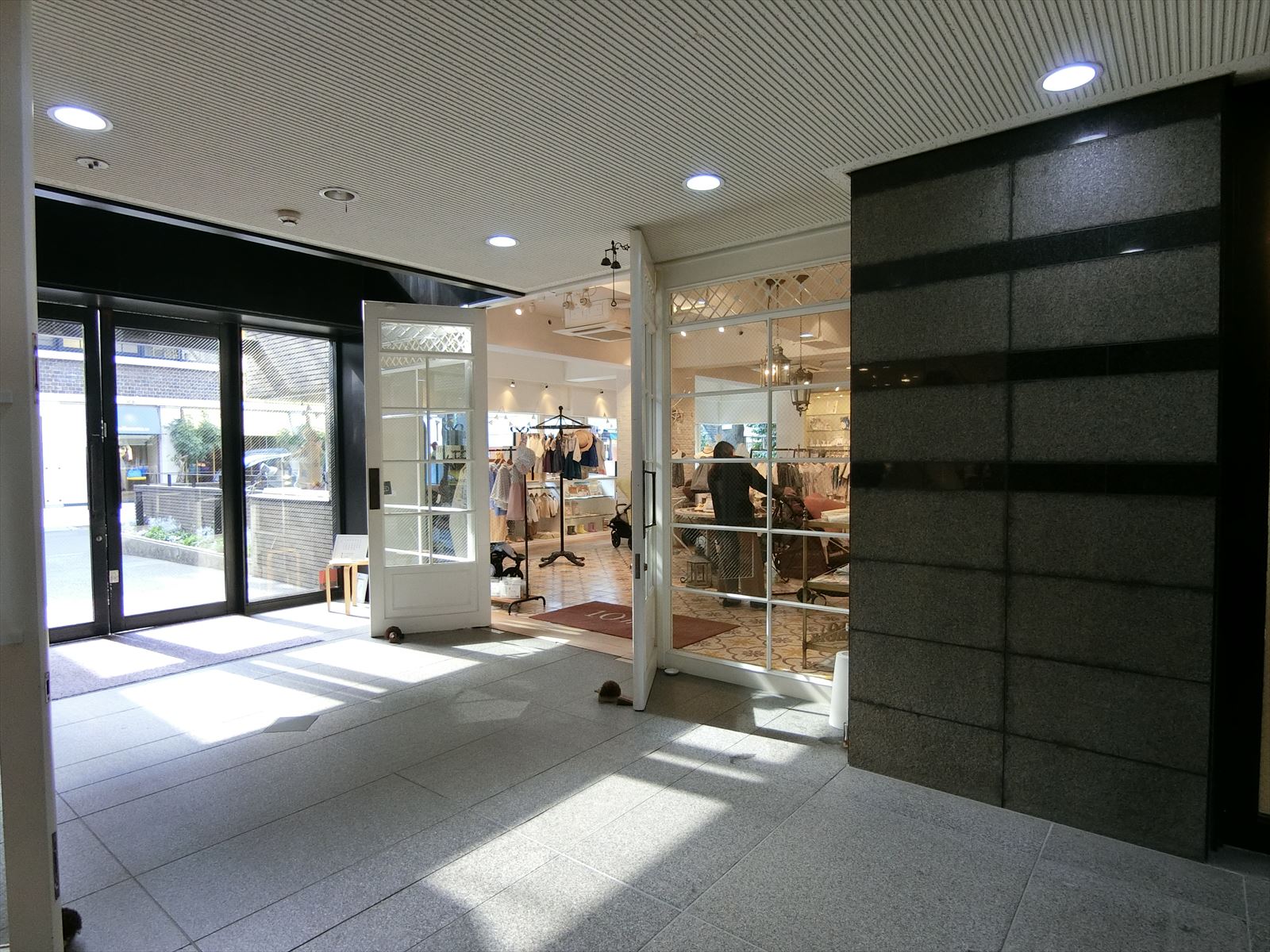 1階はベビー用品ショップ