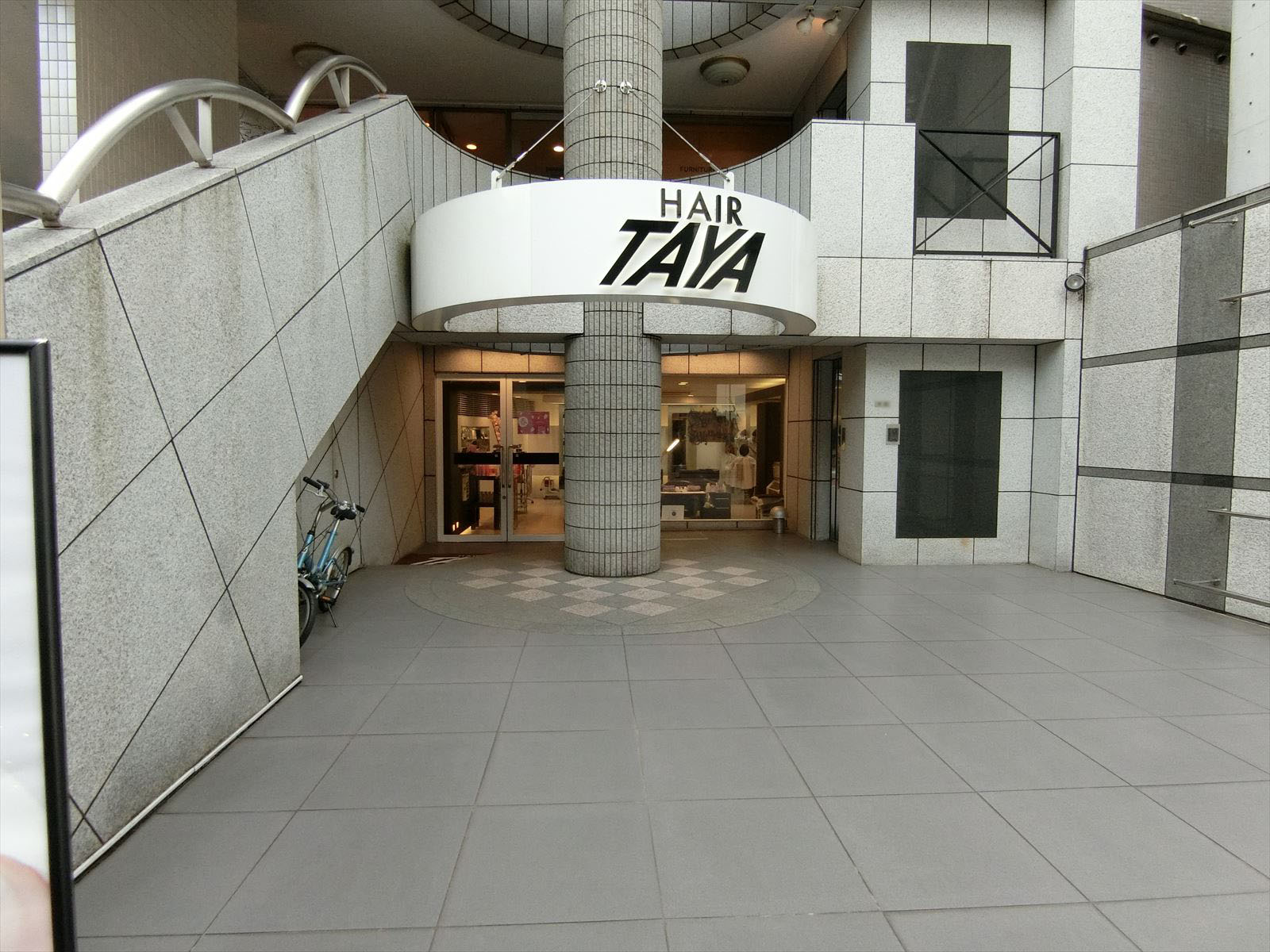 1階のヘアサロン店