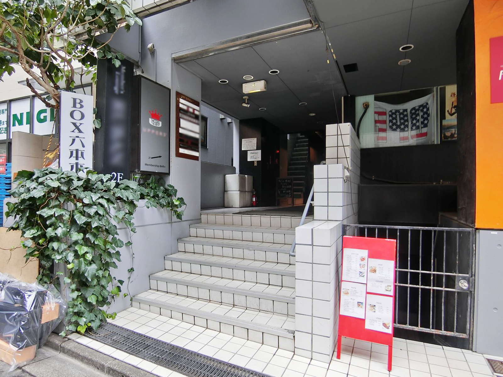 オフィスビル出入口