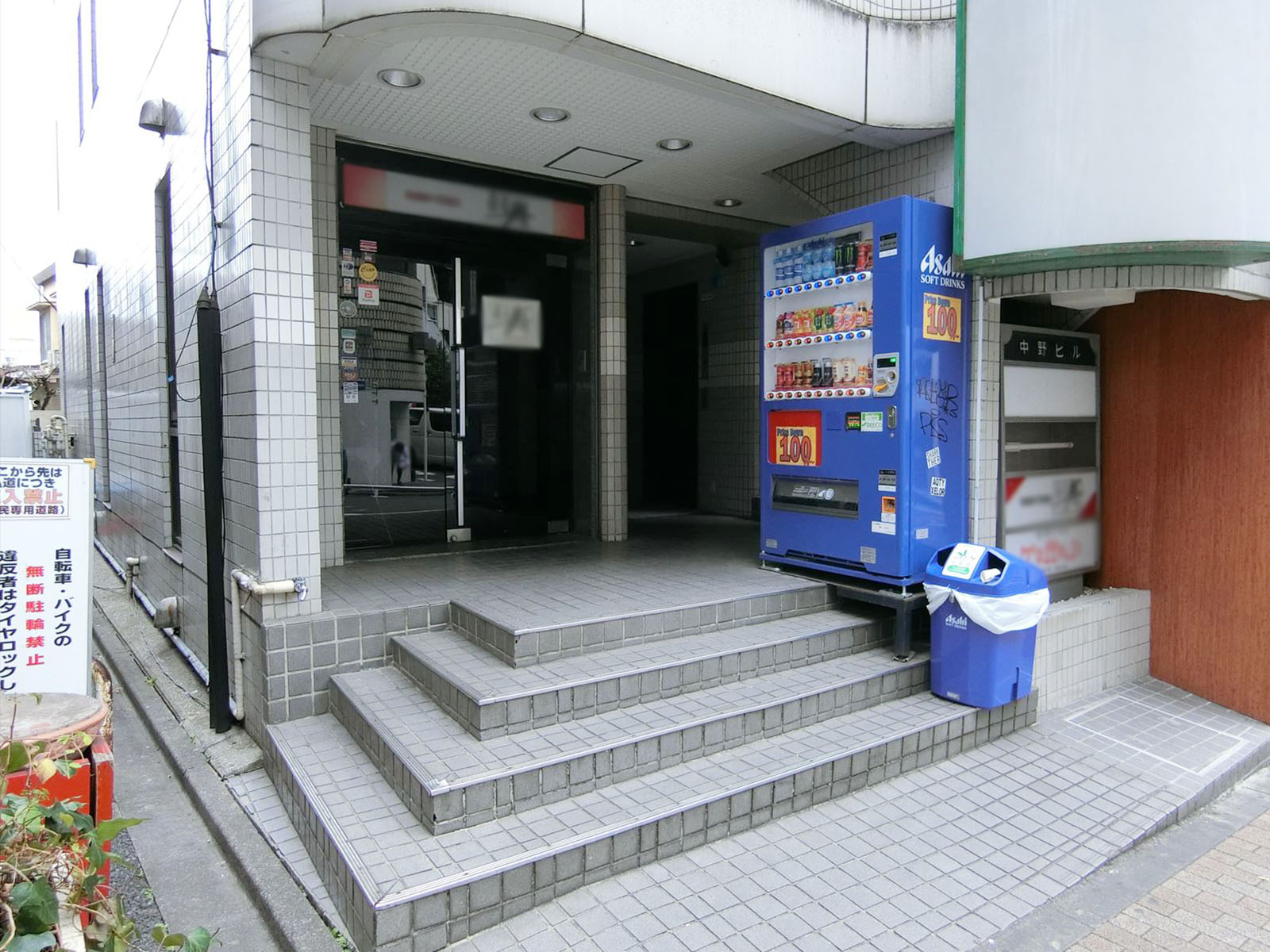 オフィスビル出入口