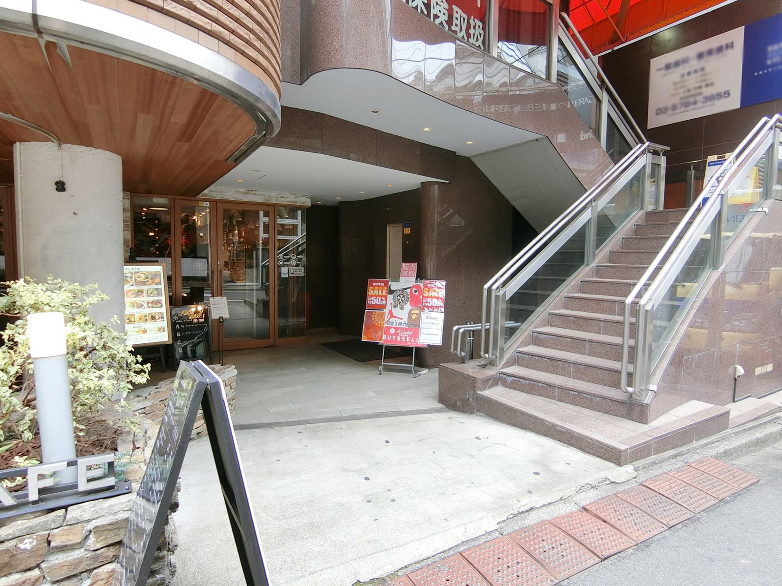 オフィス出入り口