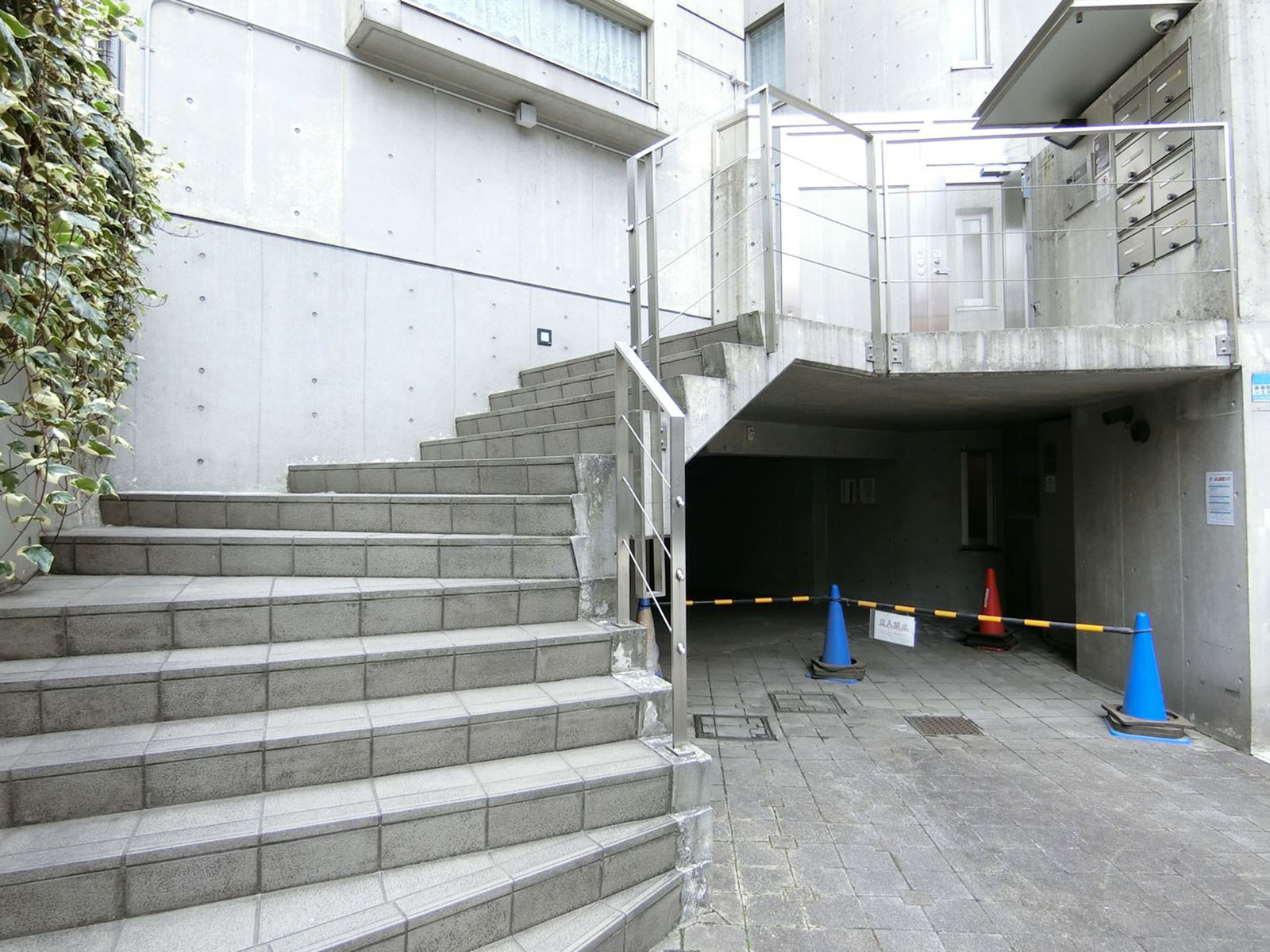 エントランスアプローチ