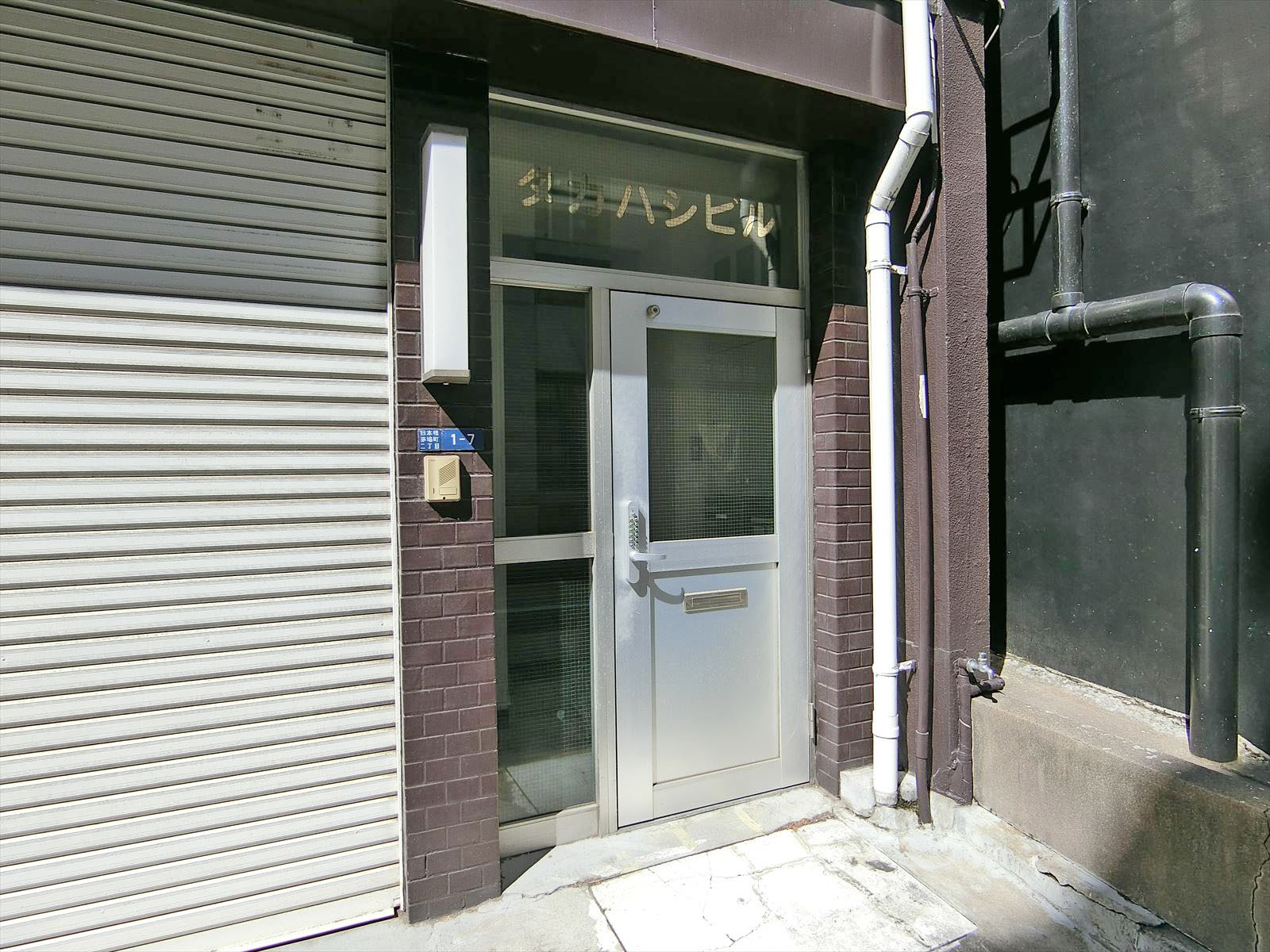 オフィス出入り口