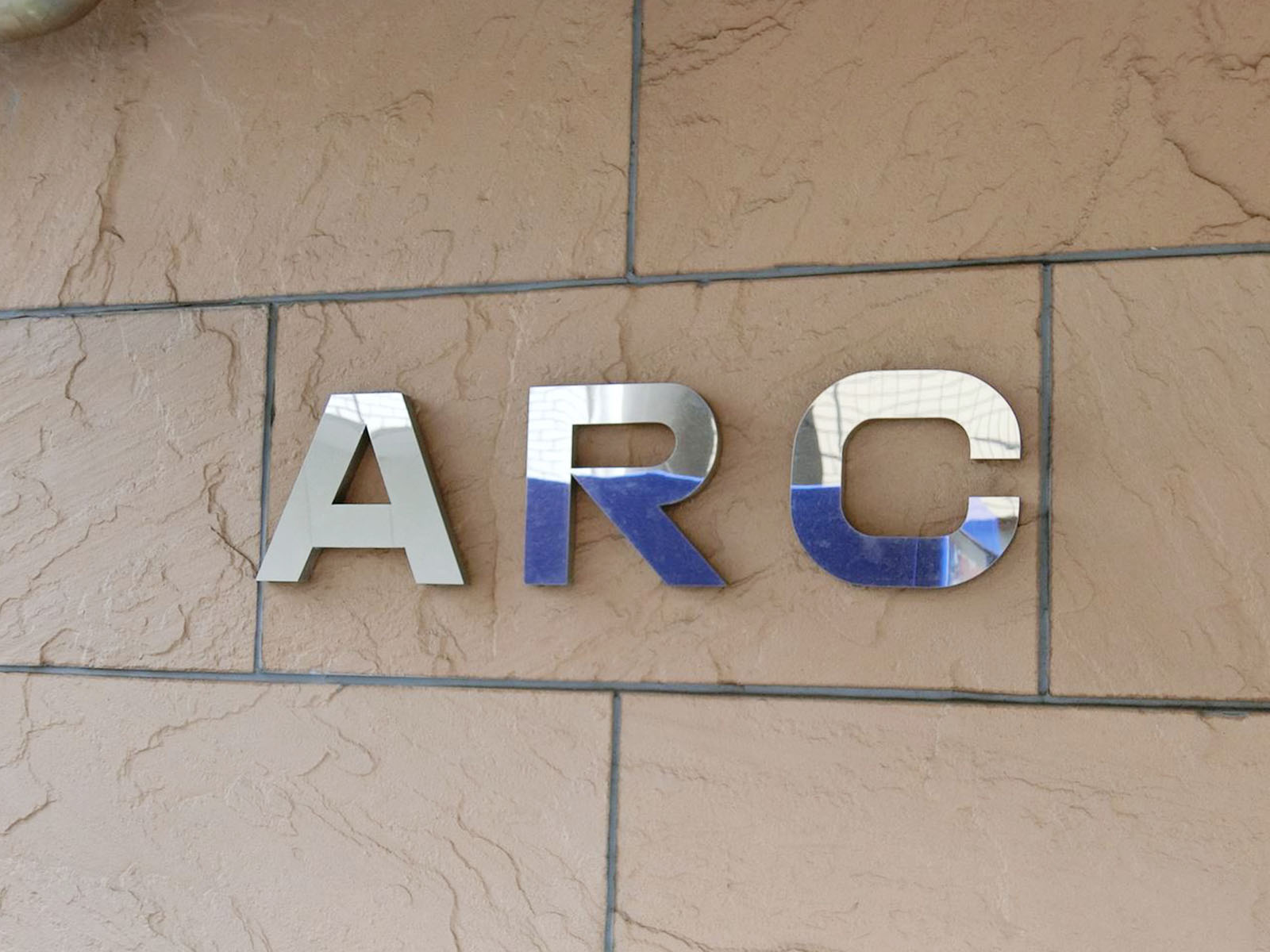 ネームプレート：ARC