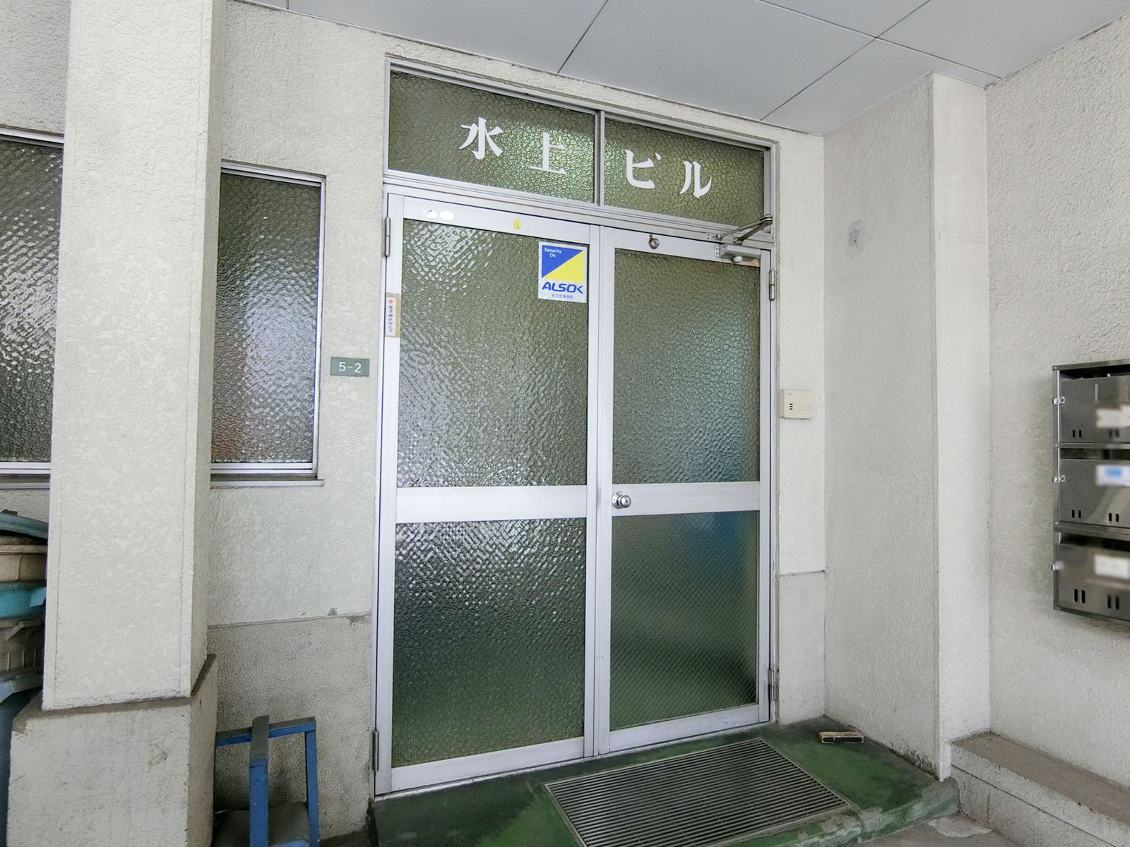 オフィスビル出入口