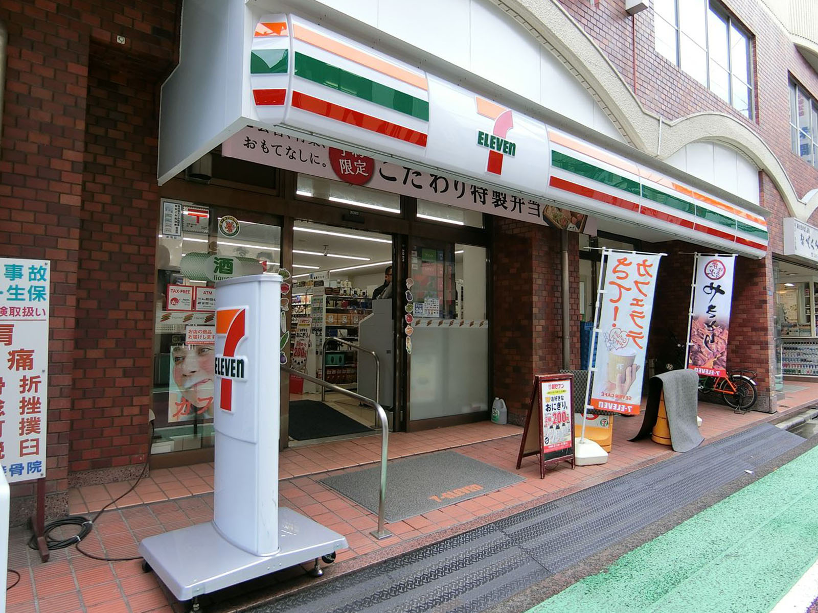 1階のセブンイレブン
