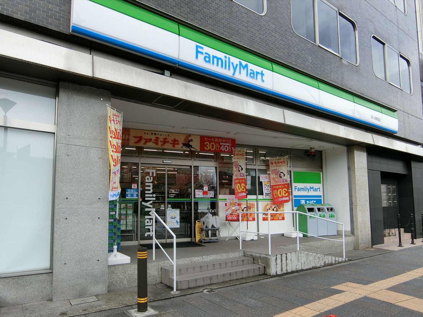 1階のファミリーマート