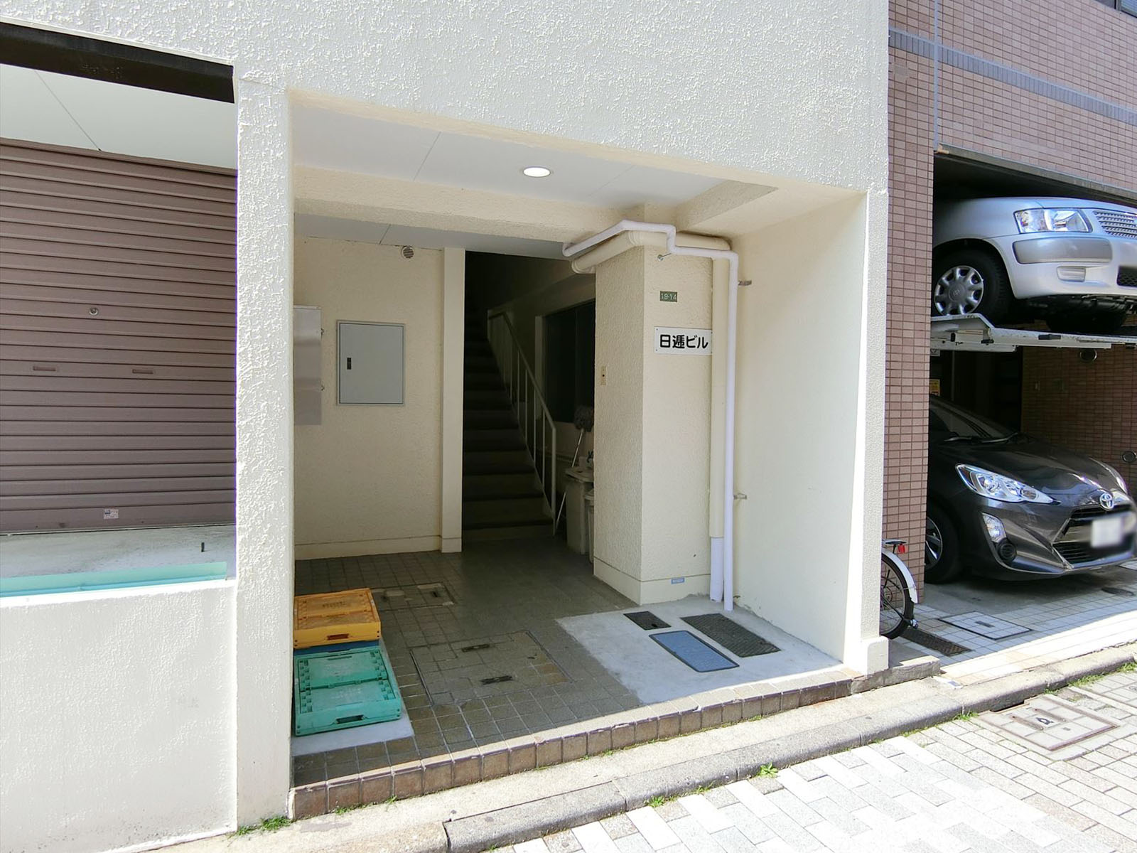 オフィスビル出入口