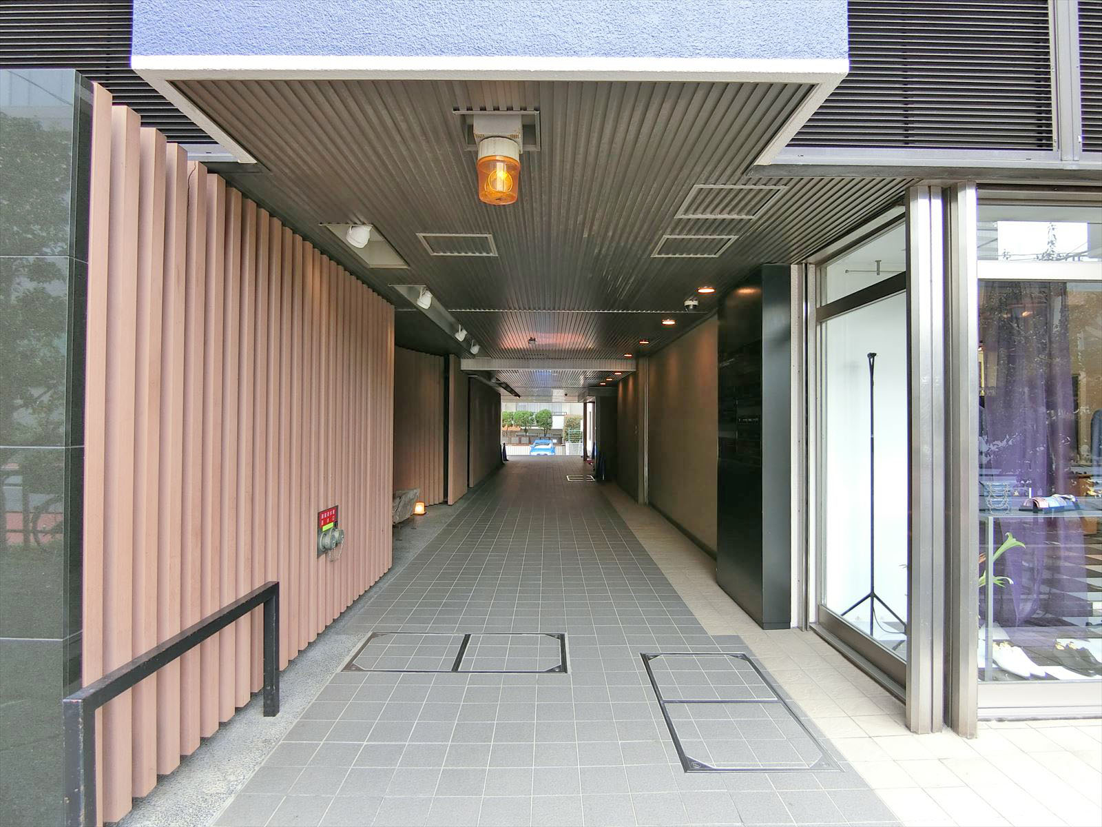 オフィス出入り口