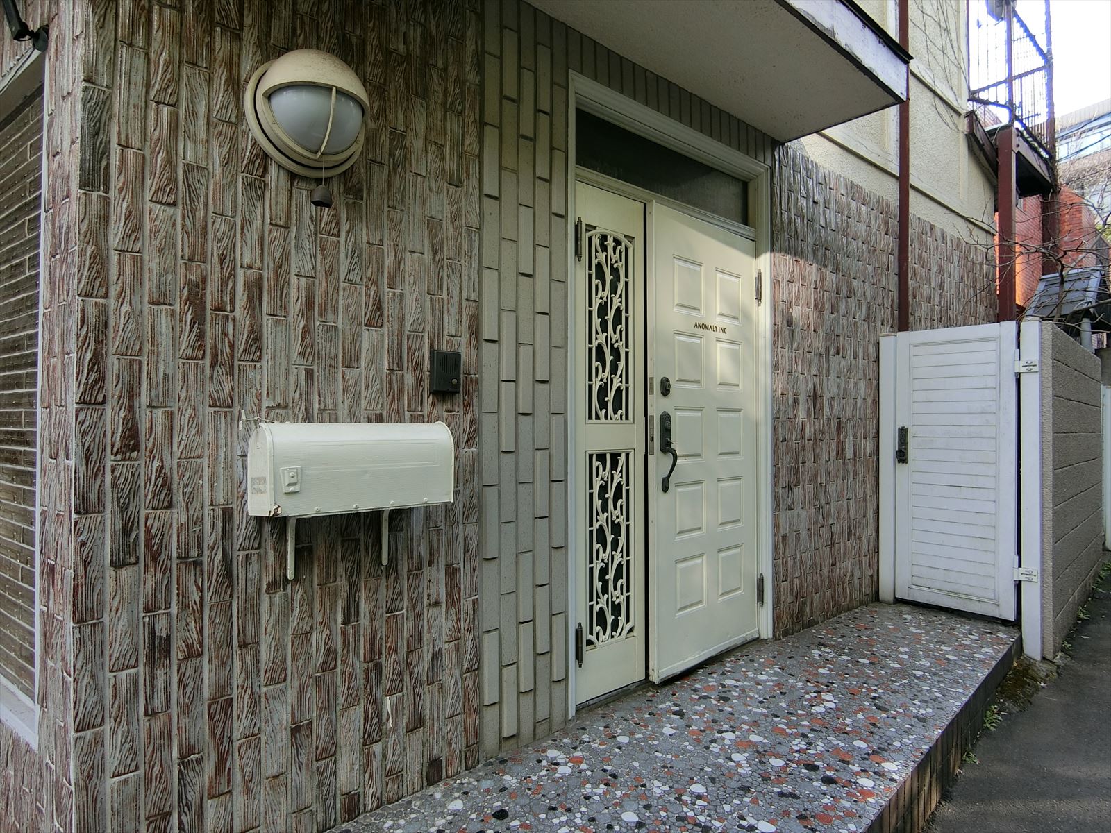 テナント出入口