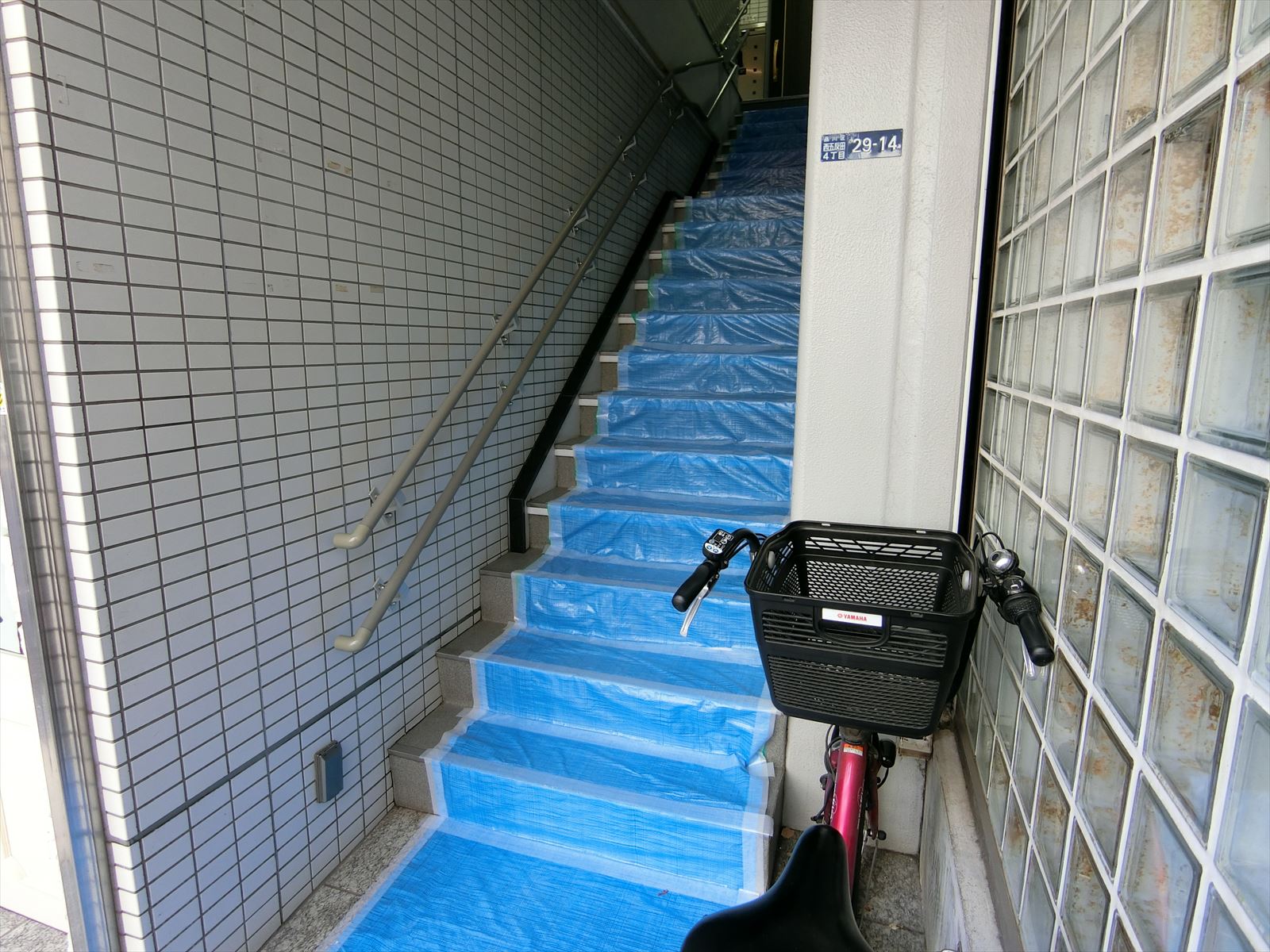 オフィスビル入り口