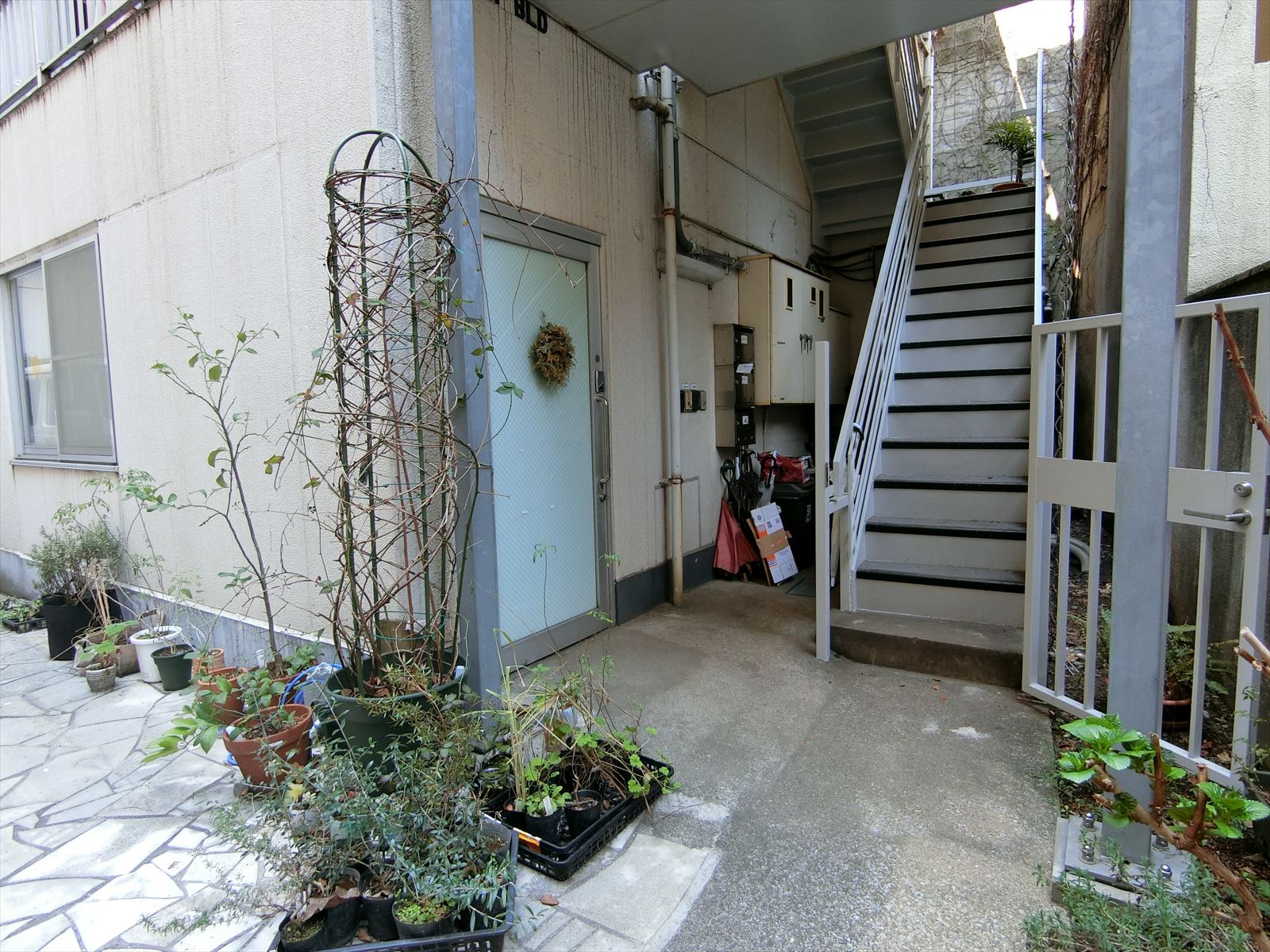 オフィスビル出入口