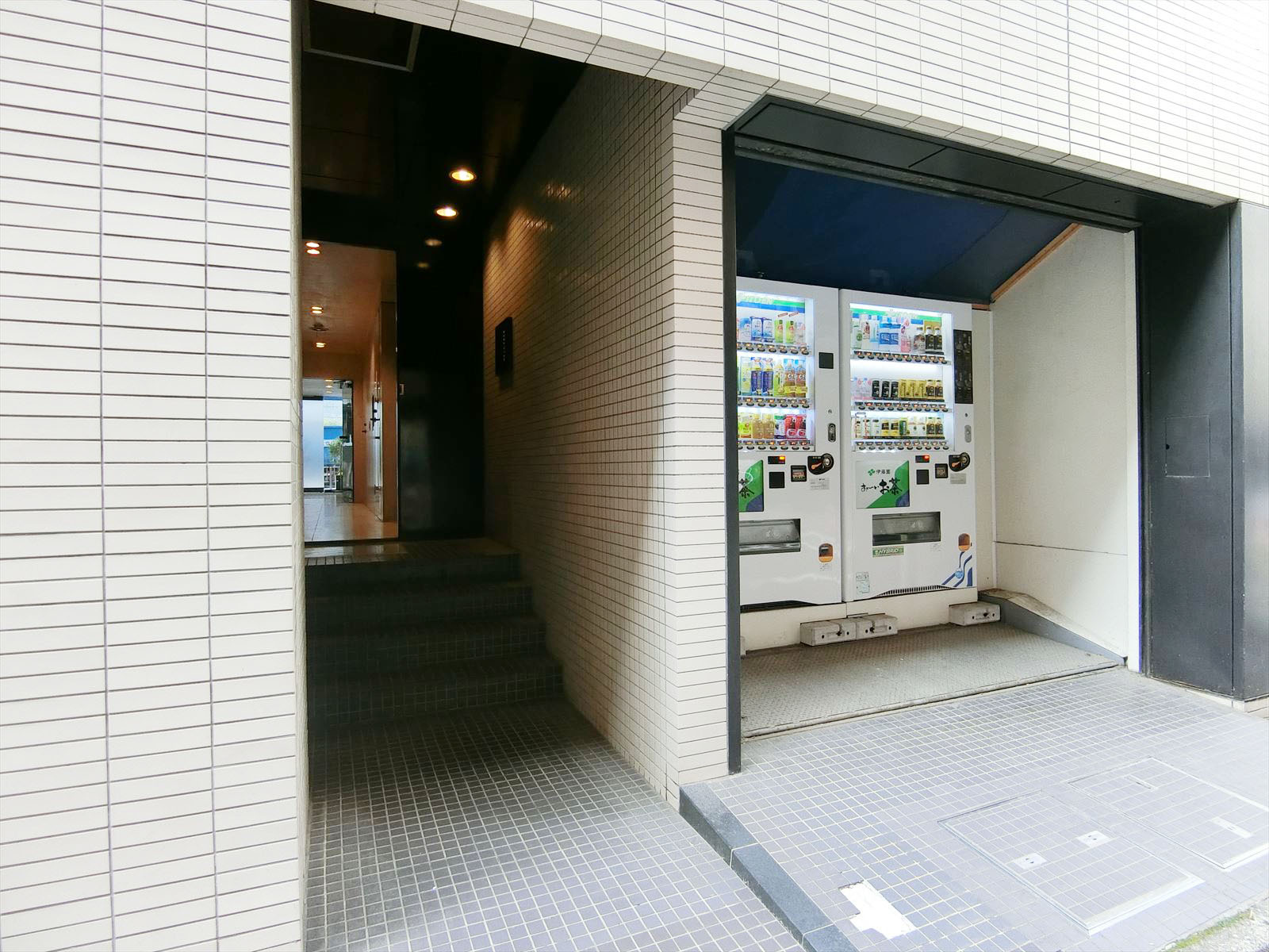 麹町南通り側の出入口