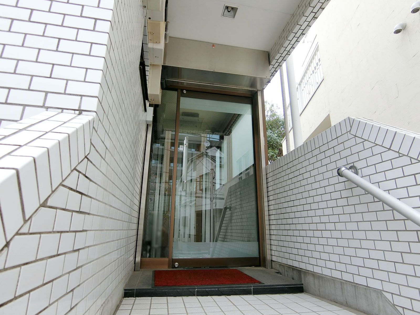 オフィスビル出入口