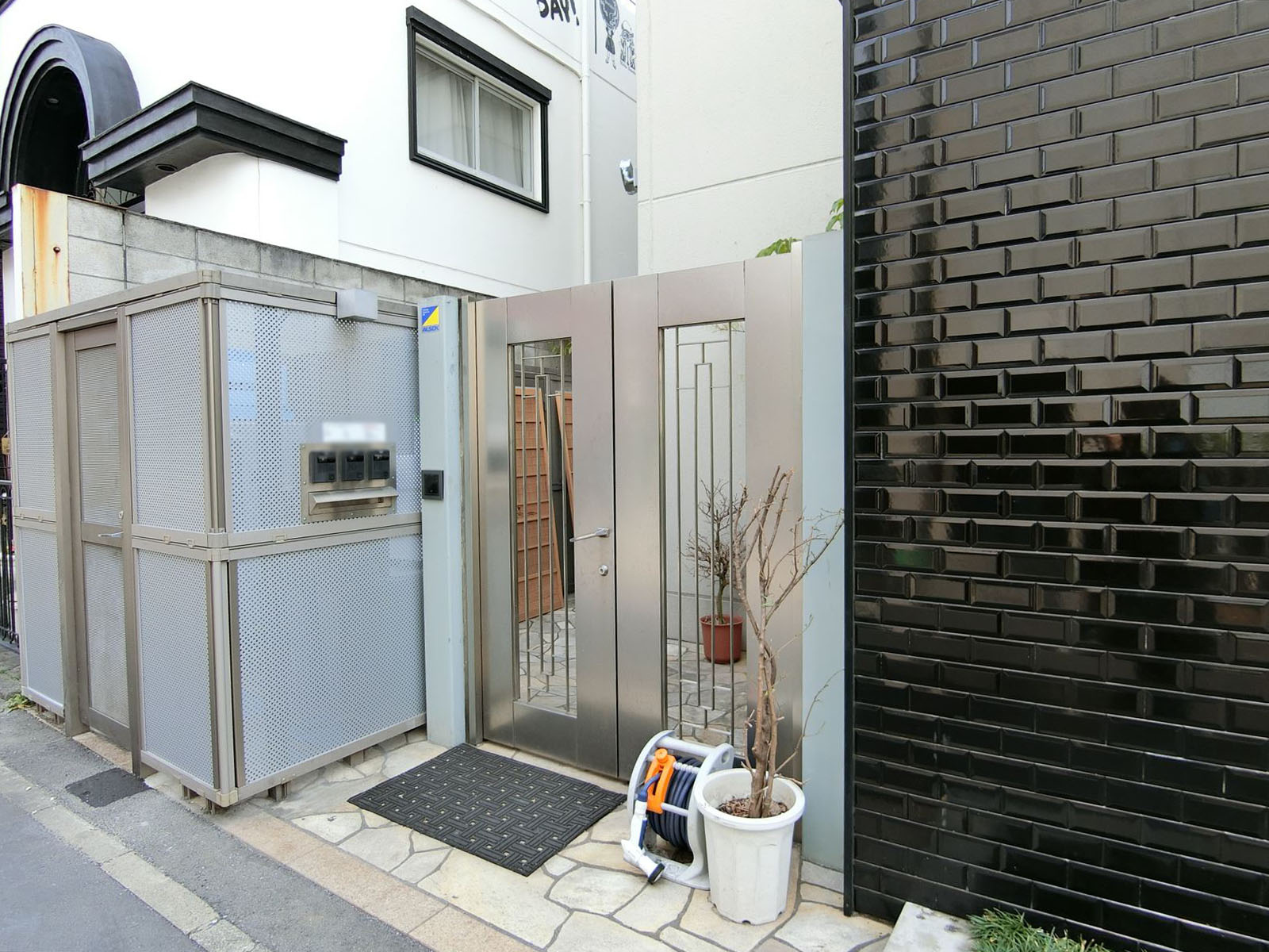 オフィスビル出入口