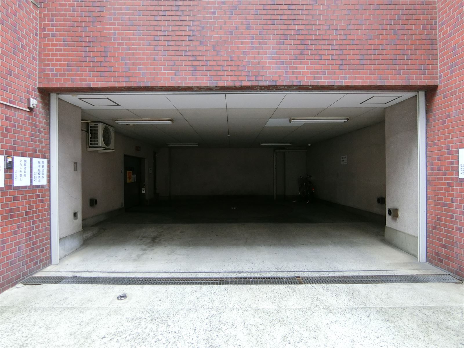 駐車場併設