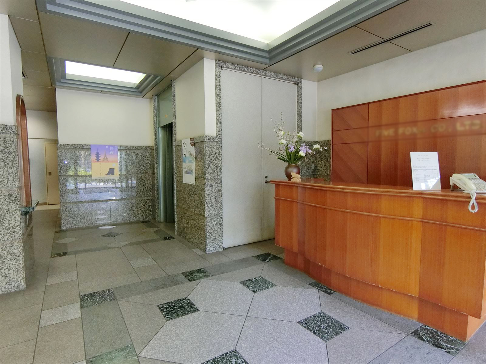 エントランスホール