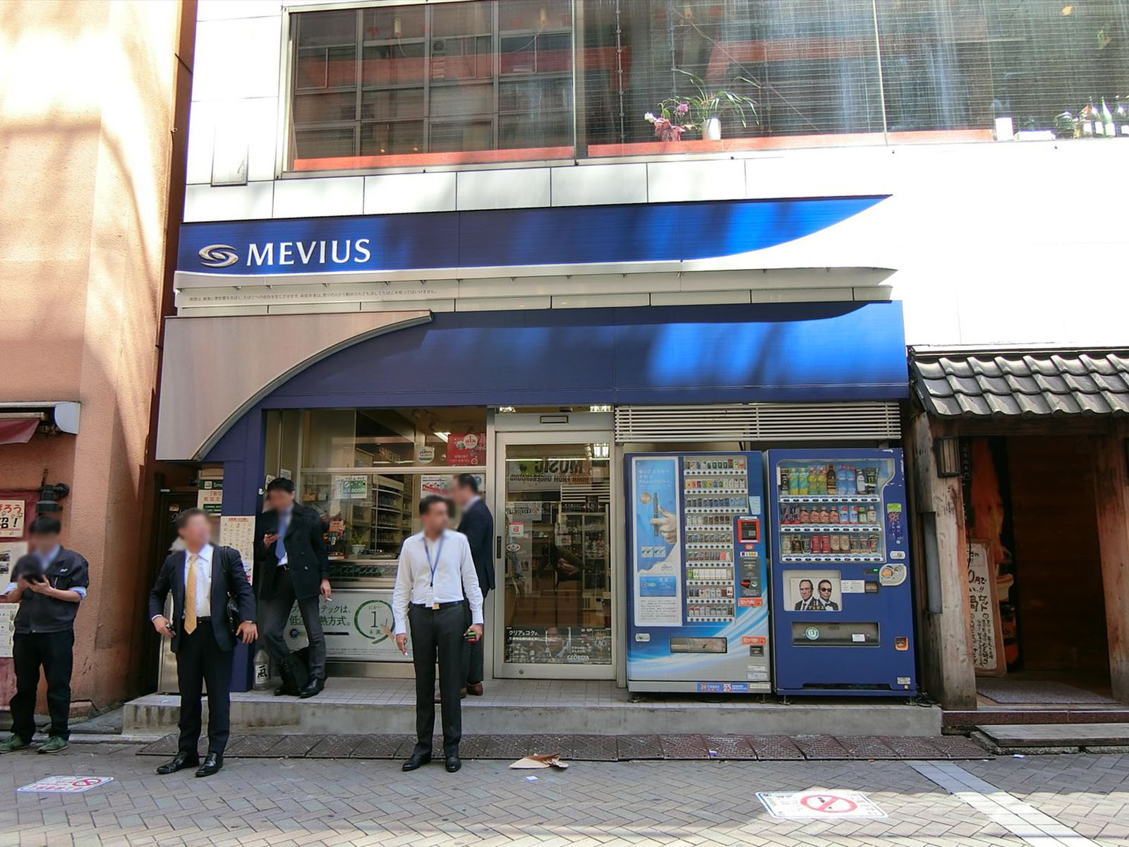 1階のたばこ販売店