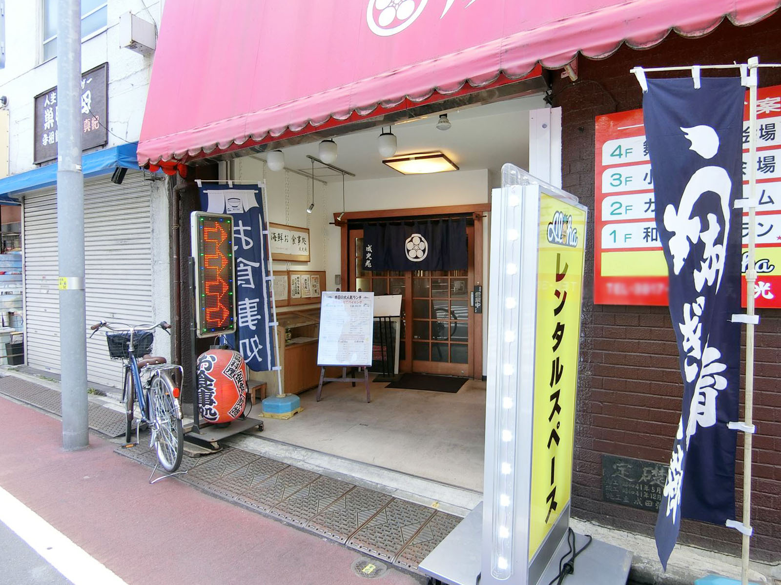 オフィスビル出入り口