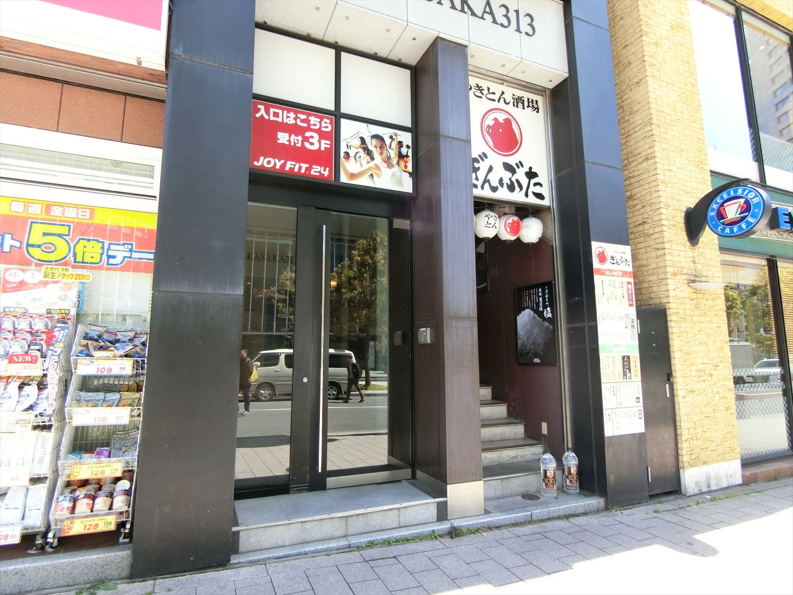 オフィスビル出入口