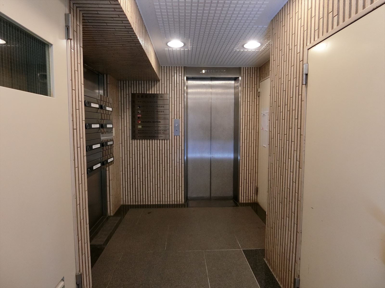 エントランスホール(エレベーター1基)