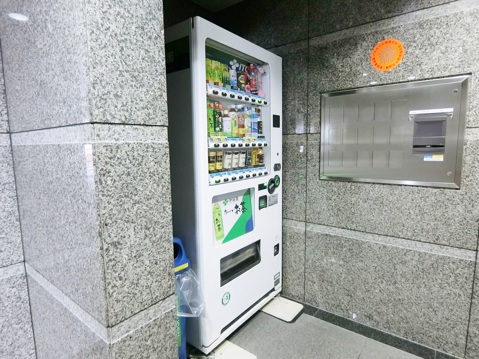 エントランス内の自動販売機